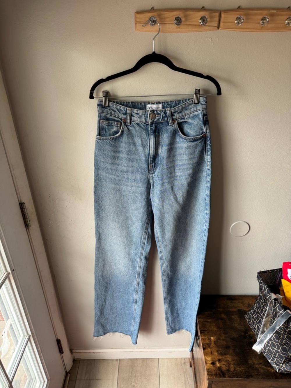 Zara High Rise Jeans Light Wash Raw Hem Size 4